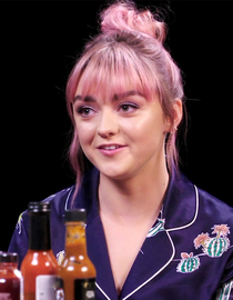 S10 E06 - Maisie Williams Shivers Uncontrollably While Eating Spicy Wings - Hot Ones