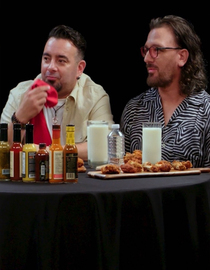 S22 E04 - Doja Cat Is Doing Great While Eating Spicy Wings - Hot Ones