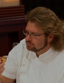 S08 E11 - 6 Chefs Compete - Hell's Kitchen