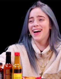 S08 E07 - Billie Eilish Freaks Out While Eating Spicy Wings - Hot Ones