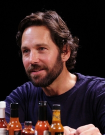 S10 E05 - Paul Rudd Does a Historic Dab While Eating Spicy Wings - Hot Ones