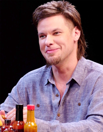 S08 E09 - Theo Von Fights the Dark Arts While Eating Spicy Wings - Hot Ones