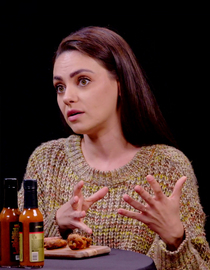 S16 E06 - Mila Kunis Hits the Ranch While Eating Spicy Wings - Hot Ones