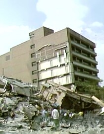 S01 E01 - Earthquake - Mega Disaster