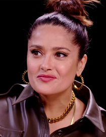 S16 E07 - Salma Hayek Adopts Sean Evans While Eating Spicy Wings - Hot Ones