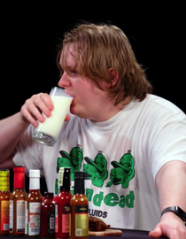 S21 E11 - Anitta Lets It Fly While Eating Spicy Wings - Hot Ones