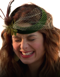 S01 E01 - Dream On (January) - Go Girls