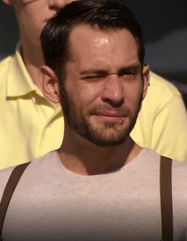 S16 E01 - When the Wall Comes Tumbling Down - Hell's Kitchen