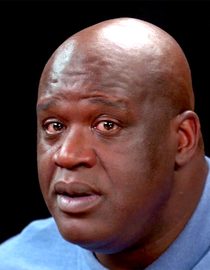 S08 E08 - Shaq Tries to Not Make a Face While Eating Spicy Wings - Hot Ones